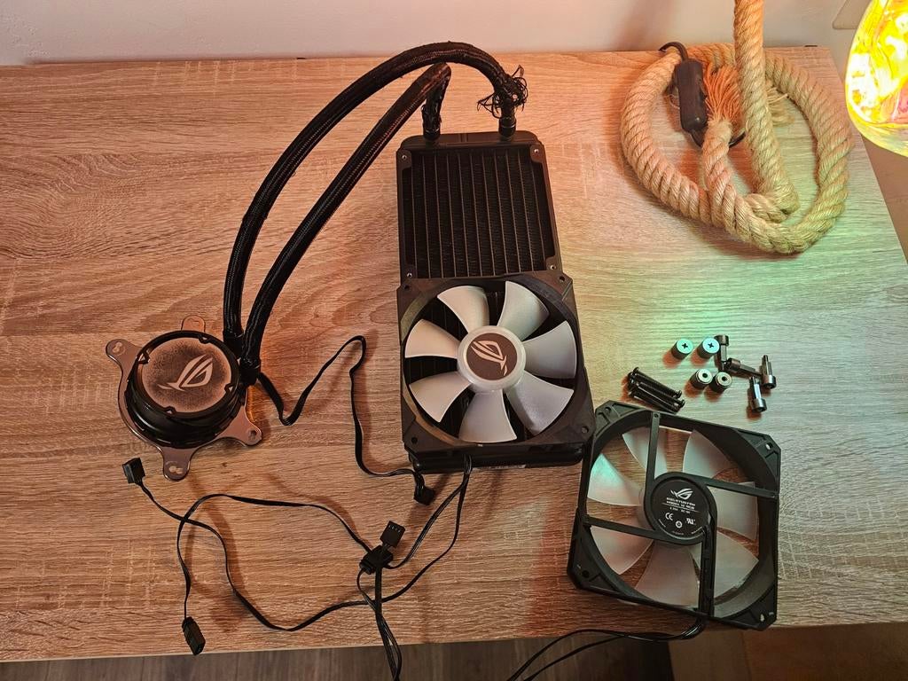 Asus ROG Strix LC II 240 ARGB AIO koeler, Ophalen of Verzenden, Gebruikt, Waterkoeling