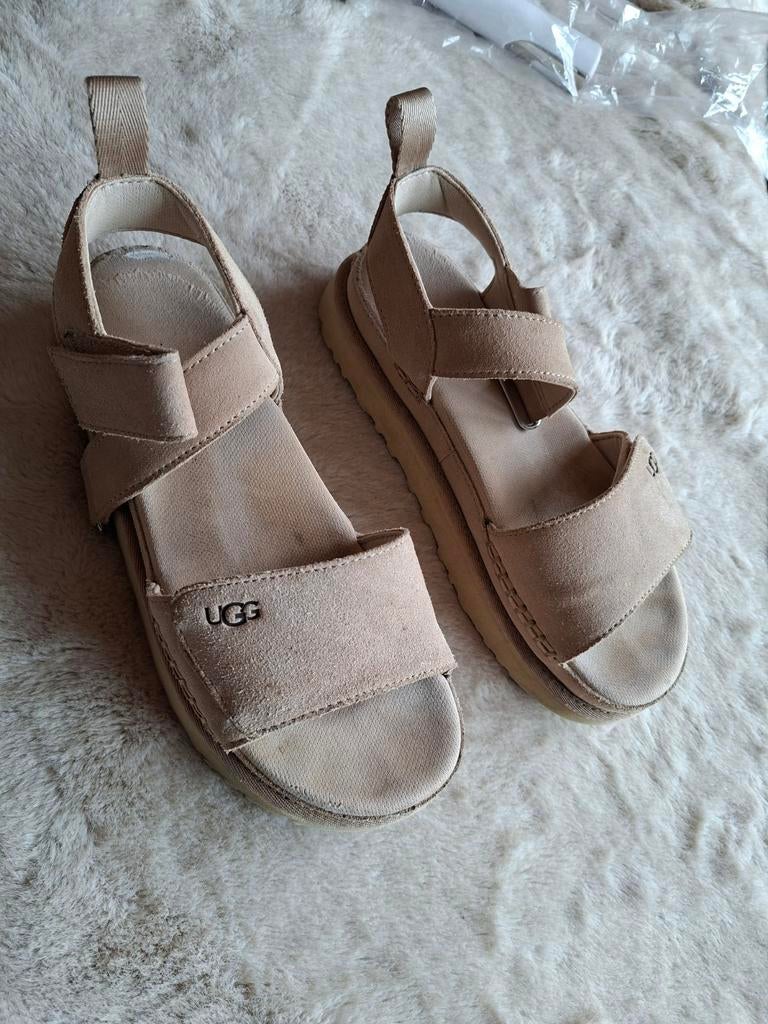 UGG sandalen beige maat 39, Ophalen of Verzenden