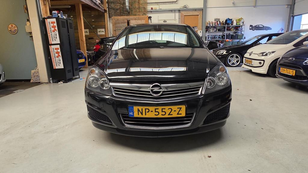 Opel Astra 1.6 Edition Clima, Cruisecontrole, Lage kilometer, Voorwielaandrijving, Stof, Gebruikt, Zwart