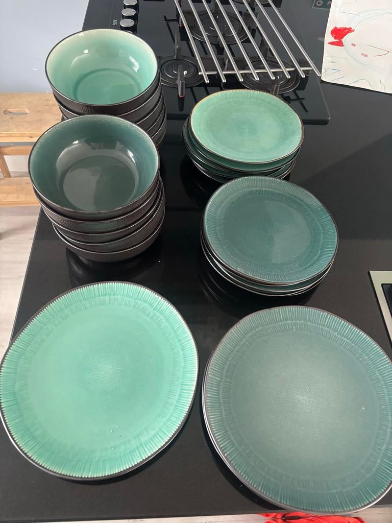 Modern servies in 2 groene tinten, Huis en Inrichting, Keuken | Servies, Ophalen, Gebruikt, Keramiek, Effen