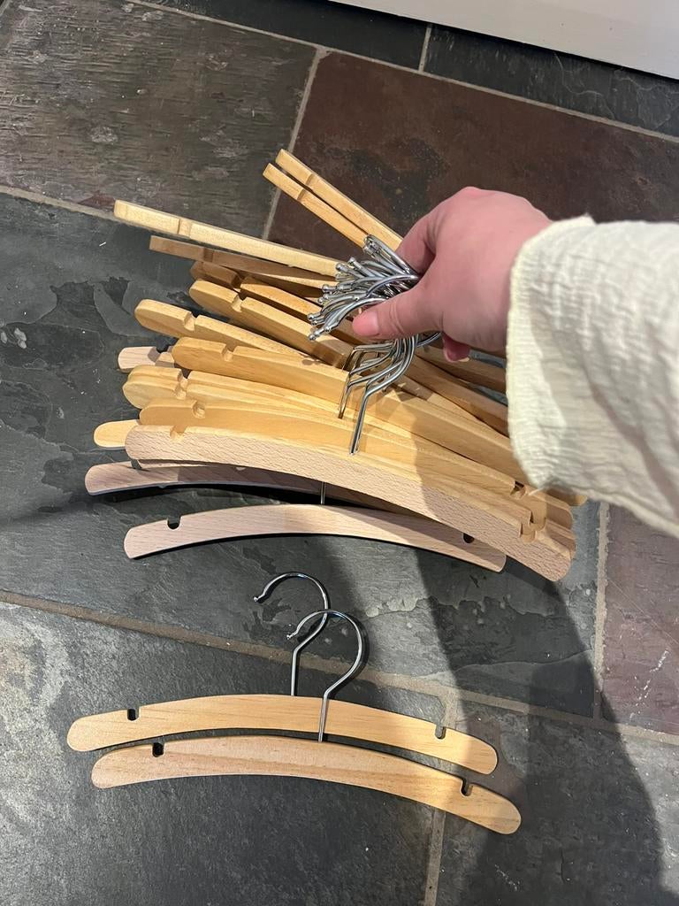 Baby/kinder kleding hangers, Kleding | Dames, Kledinghangers, Ophalen, Zo goed als nieuw, Hout, Kinderen