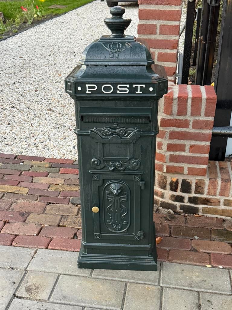 Klassieke kolom brievenbus Engelse stijl, Tuin en Terras, Brievenbussen, Ophalen of Verzenden, Zo goed als nieuw, Aluminium