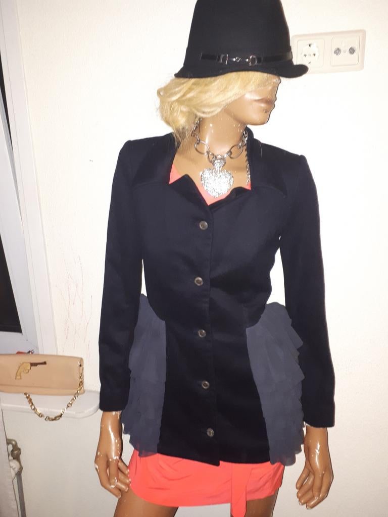 Zwarte jas met ruches maat XS zwart grijs, Zwart, Ophalen of Verzenden, Zo goed als nieuw, Maat 34 (XS) of kleiner