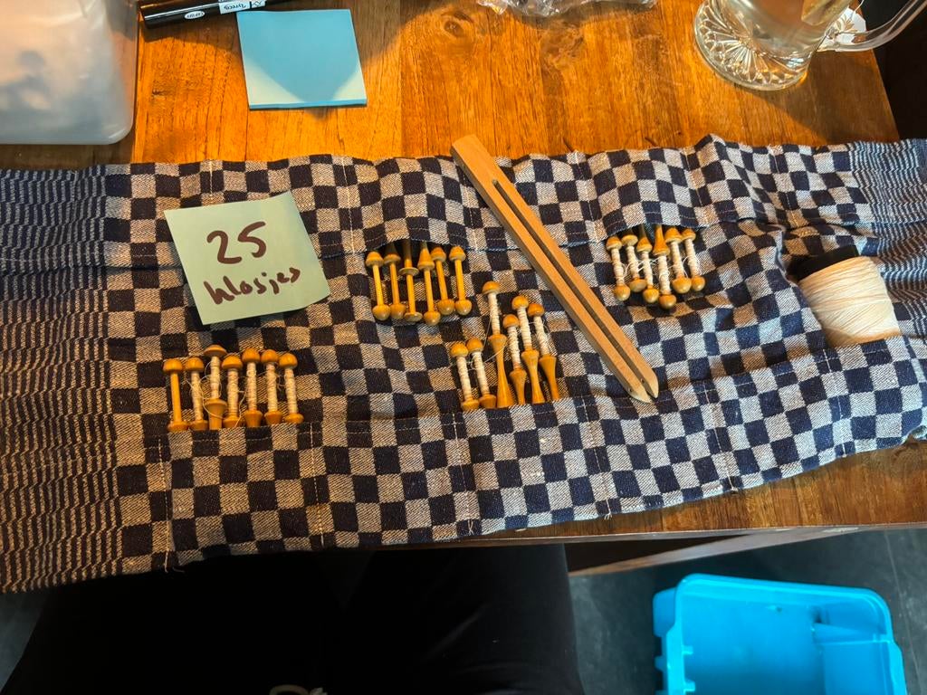 Heel veel kantklos klosjes, Ophalen of Verzenden, Zo goed als nieuw, Klos(sen)