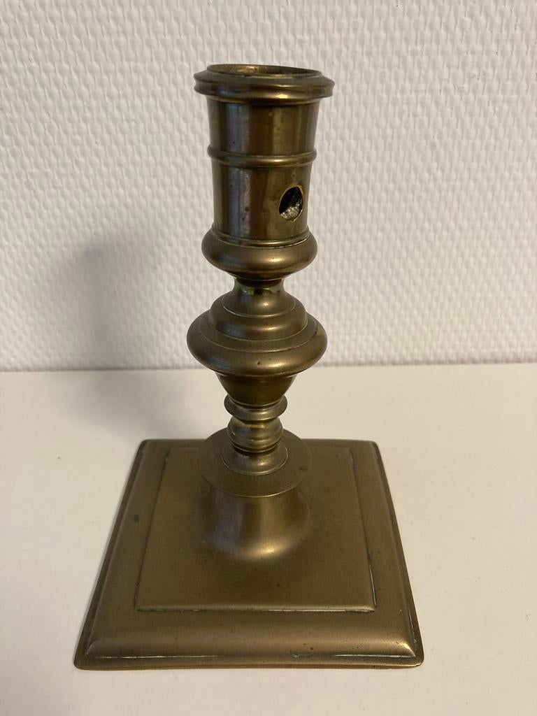 Kandelaar. 18e Eeuw. Vlaams. Brons. Gaaf., Antiek en Kunst, Verzenden, Koper of Brons