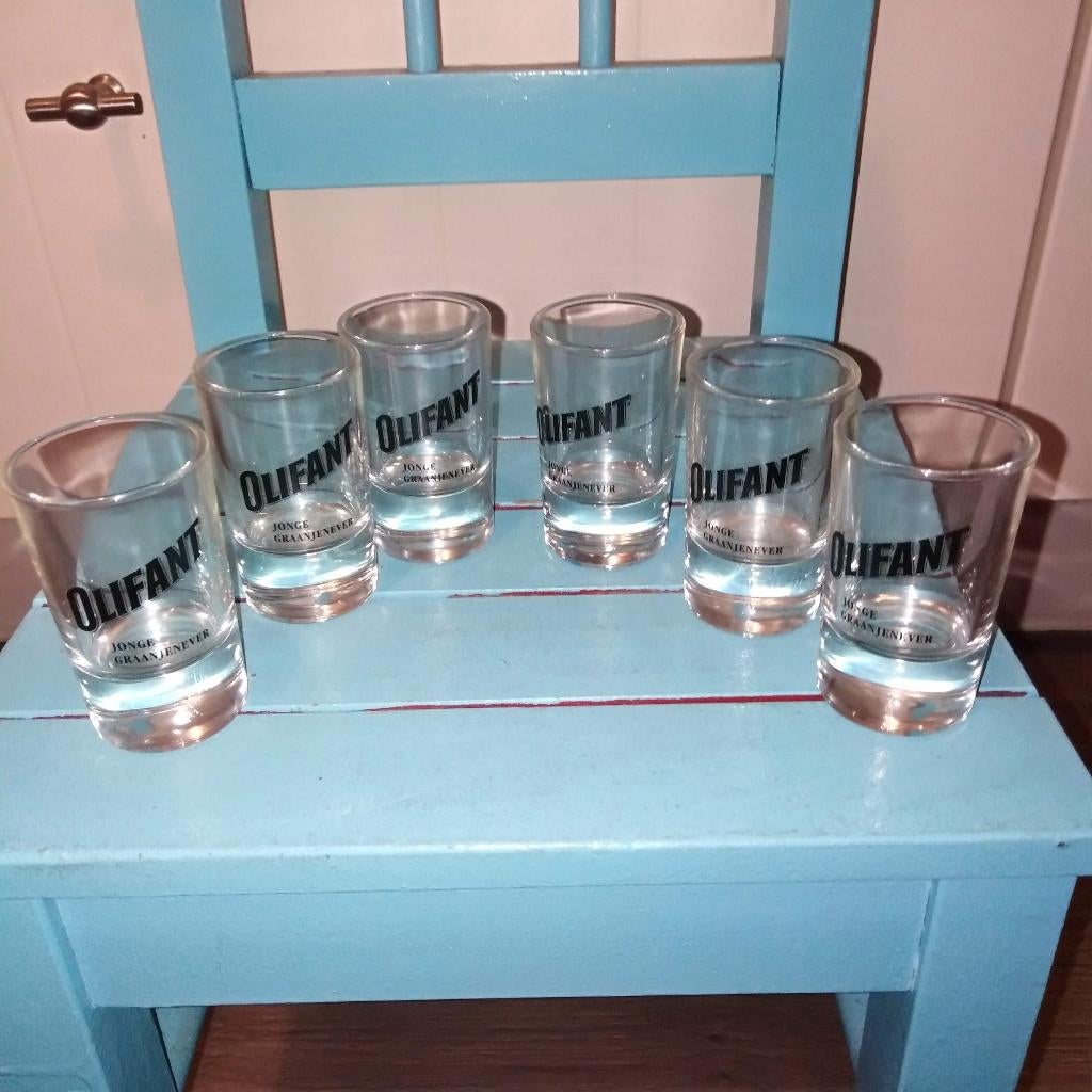 Olifant jenever borrelglaasjes 8 stuks, Verzamelen, Ophalen, Borrel- of Shotglas