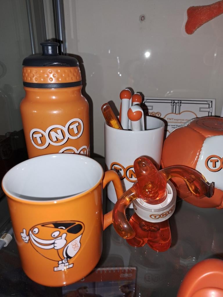 Div. leuke spullen van TNT alles in een koop.zie omschrijvin, Ophalen