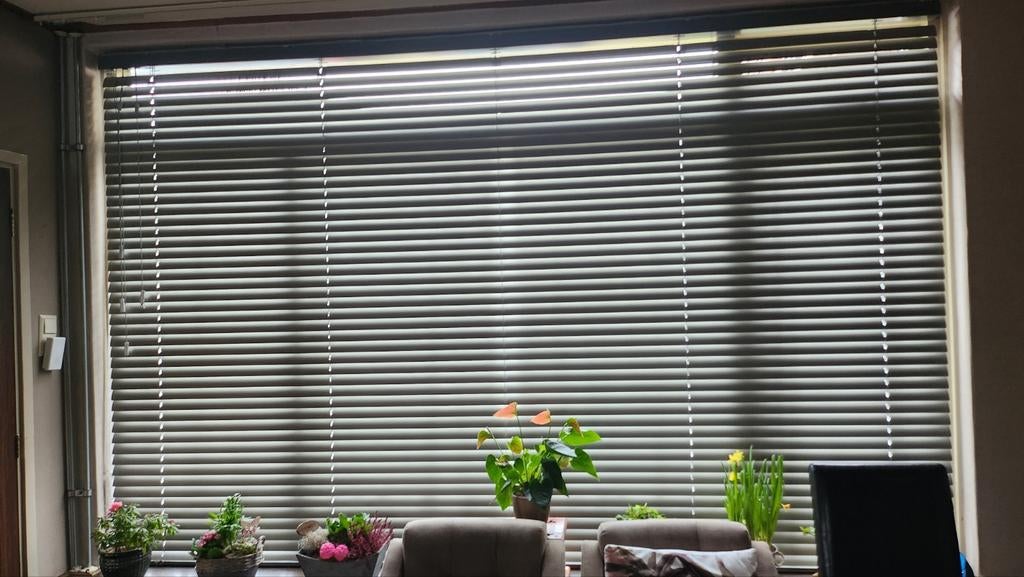 Aluminium luxaflex kleur grijs, Ophalen, Zo goed als nieuw, Grijs