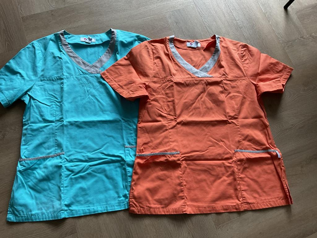 2 gekleurde zorgjasjes/ hessen van Clinic Dress maat 44/46, Ophalen of Verzenden, Zo goed als nieuw