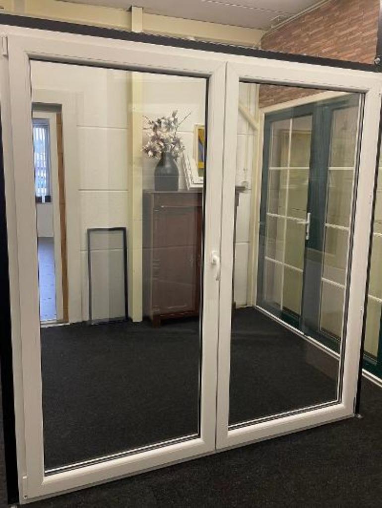 Naar binnen draaiende balkondeuren in kunststof