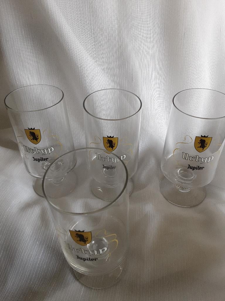 BAILEYS mok, rood / wit, Verzamelen, Ophalen of Verzenden, Zo goed als nieuw, Bierglas