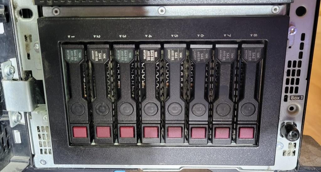 HP ProLiant ML350p Gen8 Tower Server - Windows 11 Pro 25H2, Ophalen, 2 tot 3 Ghz, 64 GB, Hot swappable onderdelen