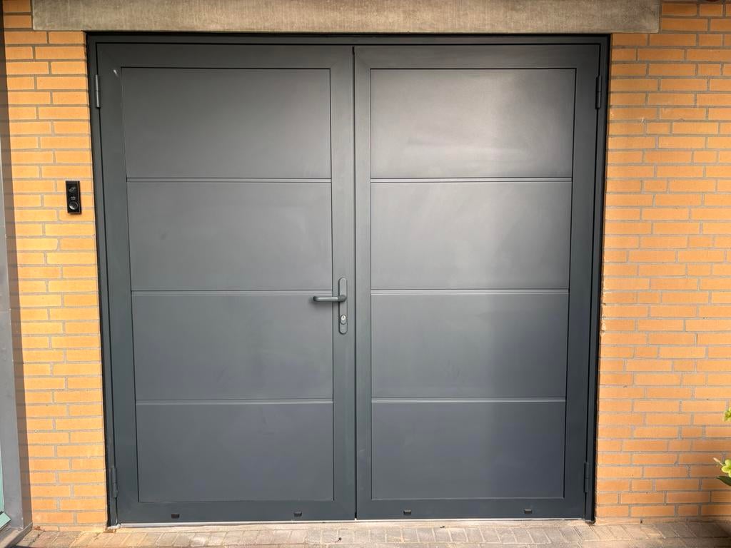 Geheel op maat gemaakte aluminium openslaande garagedeuren., Ophalen of Verzenden, Metaal, Vouwdeur, 120 cm of meer
