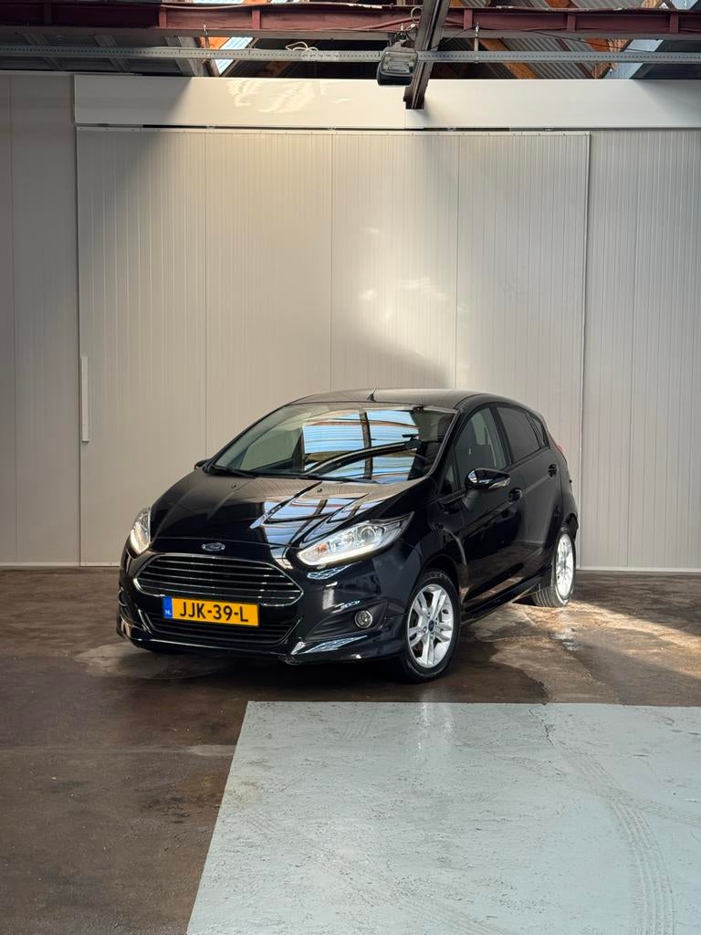 Ford Fiësta st line 1.0 74KW/101PK 5D 2015 Zwart, Auto's, Ford, Particulier, Fiësta, ABS, Airbags, Airconditioning, Alarm, Bluetooth