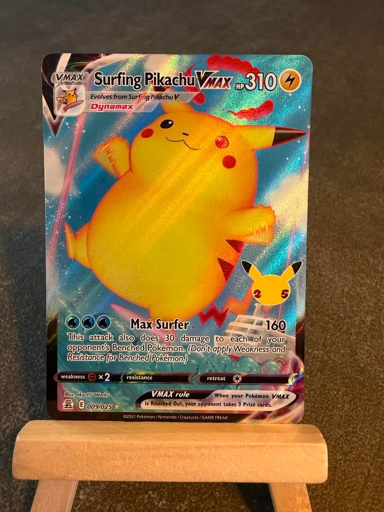Surfing Pikachu VMAX - 009/025 - Celebrations - Pokemon, Ophalen of Verzenden, Zo goed als nieuw, Losse kaart, Foil