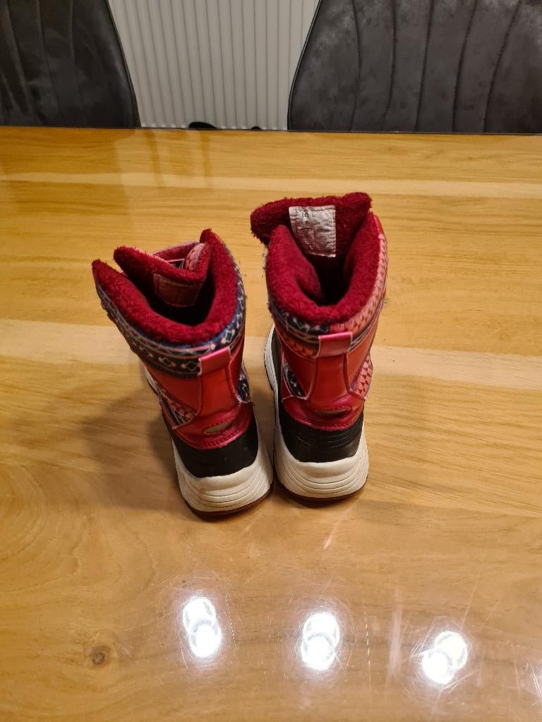 Sneeuwlaarsjes, snowboots maat 33, Kinderen en Baby's, Kinderkleding | Schoenen en Sokken, Ophalen, Zo goed als nieuw, Meisje