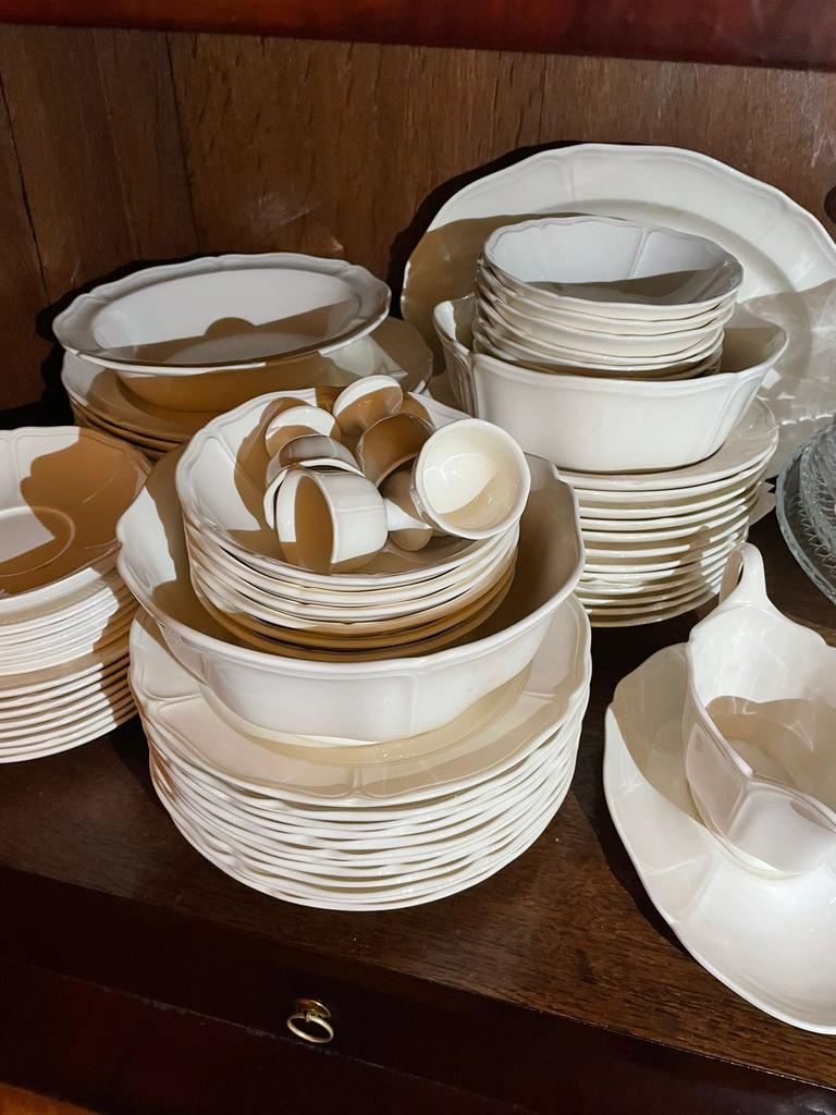 Compleet Wedgwood Queen’s plain servies, Ophalen