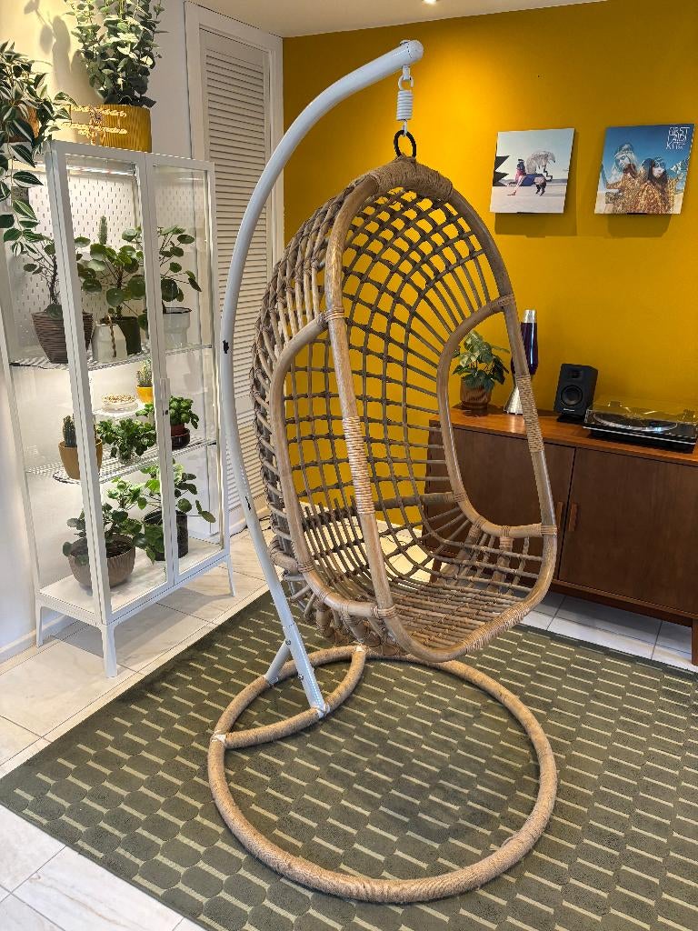 Rotan hangstoel & vloerstandaard. Incl. plafondbevestiging, Huis en Inrichting, Stoelen, Gebruikt, Eén, Metaal, Riet of Rotan
