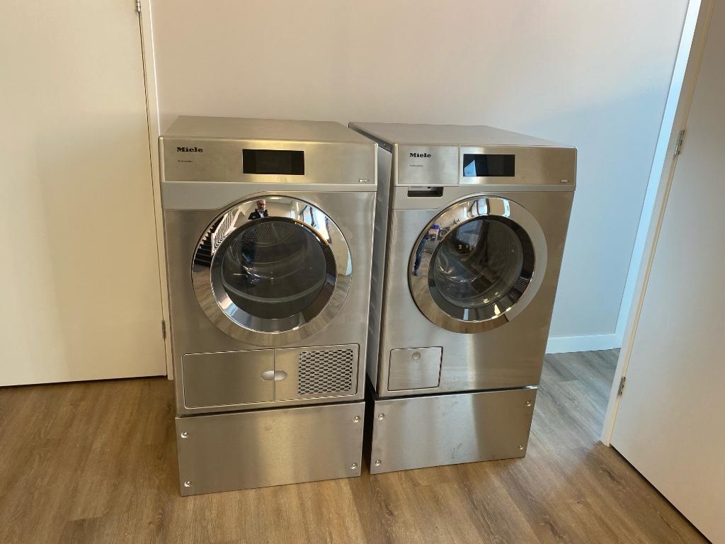 Miele Professional automaten met contacloos betaalsysteem, Ophalen, Gebruikt, Voorlader