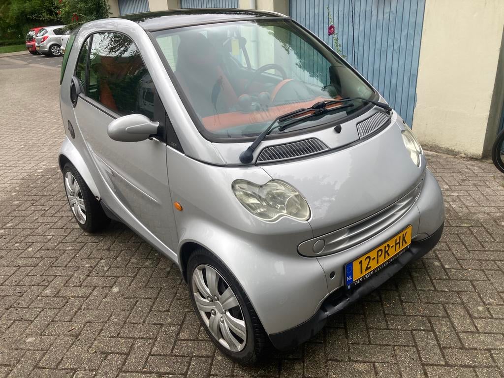 Smart 0.7 City Coupe 45KW AUT 2004 Grijs, Auto's, Smart, Achterwielaandrijving, 18 €/maand, 61 pk, Origineel Nederlands