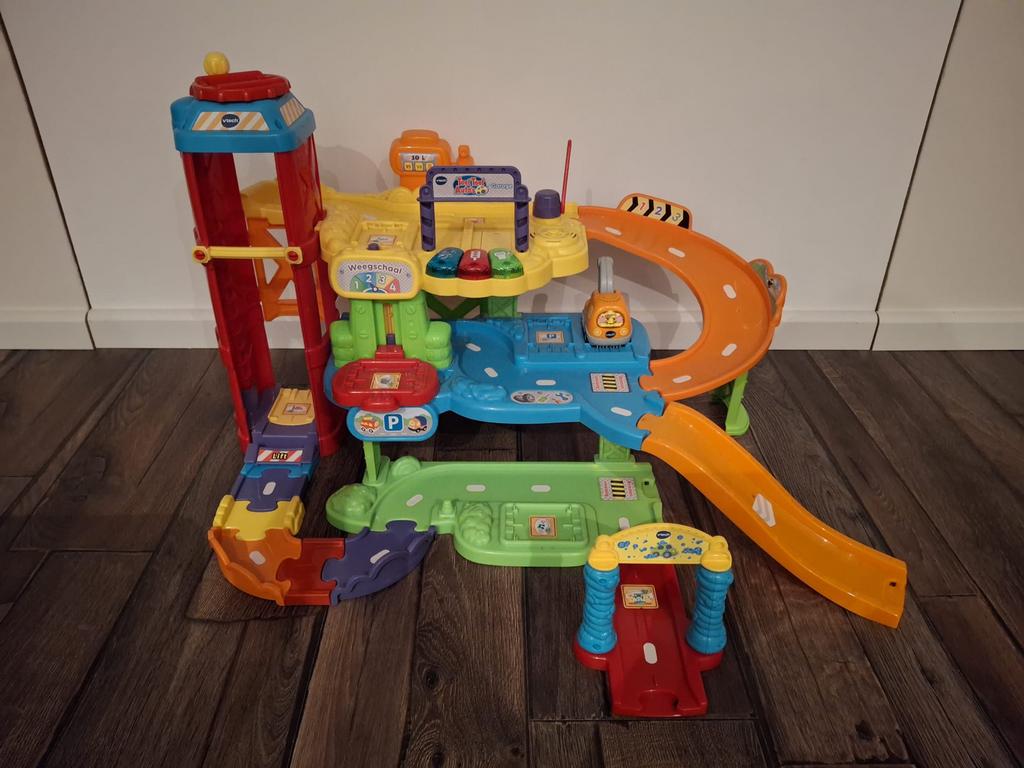 VTech Toet Toet Auto: Garage, Werkplaats, Wegdelen en Auto’s, Kinderen en Baby's, Speelgoed | Speelgoedvoertuigen, Gebruikt, Ophalen