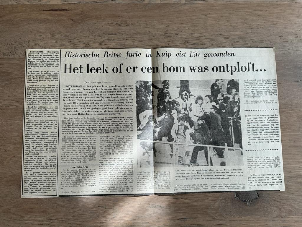 Voetbal krantenartikel Feyenoord Tottenham H rellen mei 1974, Verzamelen, Tijdschriften, Kranten en Knipsels, Ophalen of Verzenden