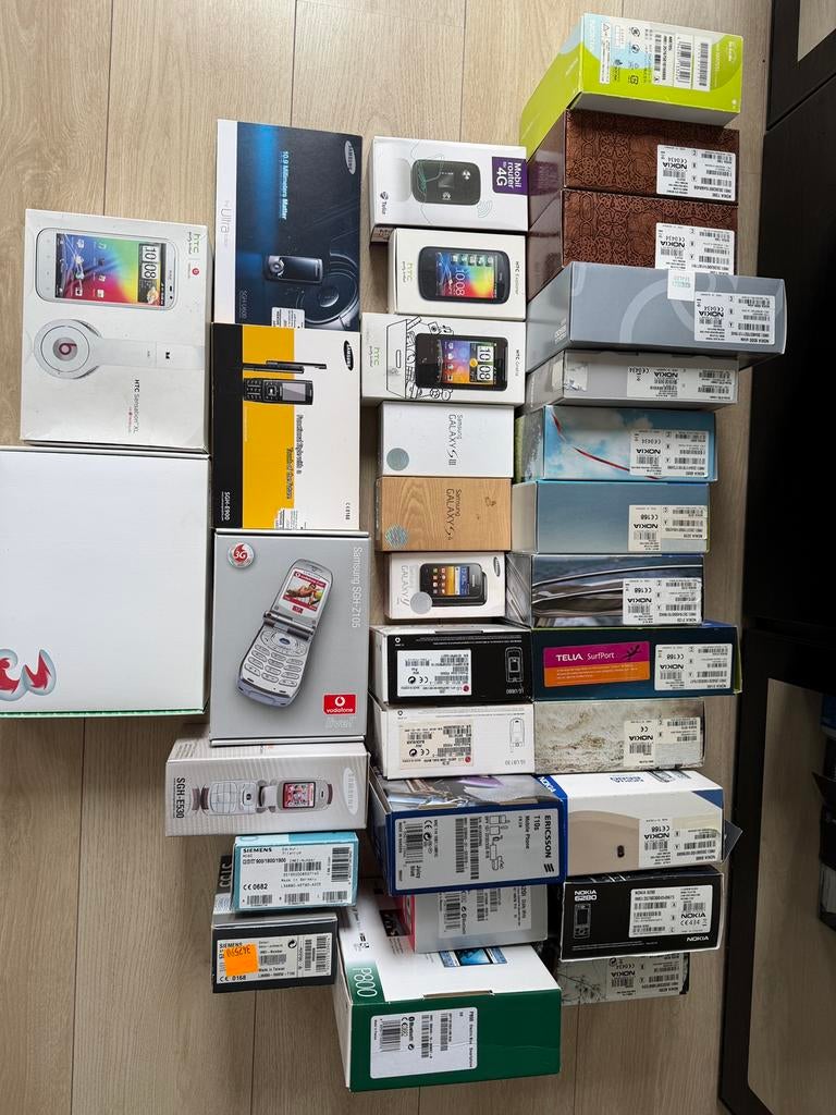Grote partij vintage mobiele telefoons – Nokia, Samsung…etc, Telecommunicatie, Ophalen of Verzenden, Zwart