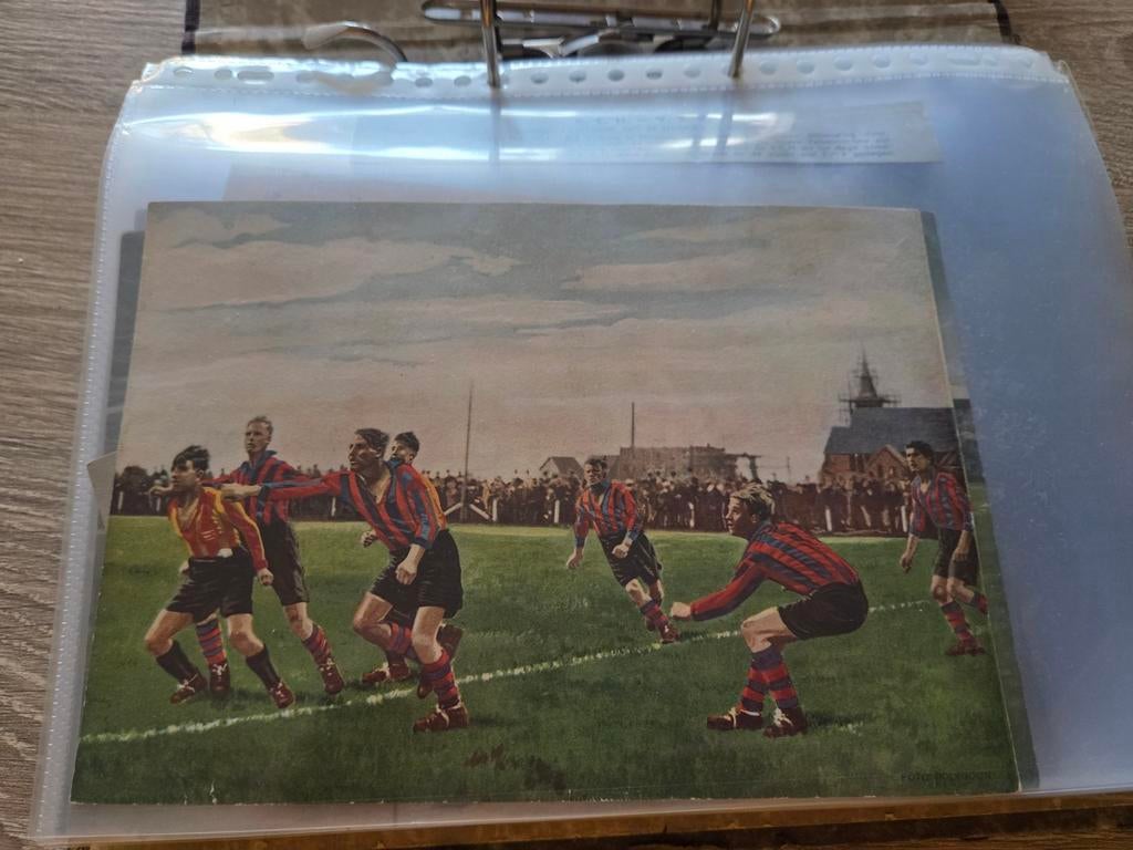 Map vol met miss Blanche Virginia platen en tekststroken, Verzamelen, Ophalen of Verzenden, Gebruikt, Overige binnenlandse clubs