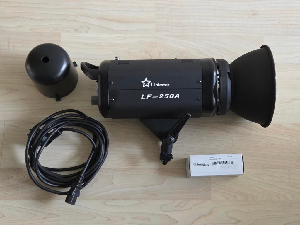 Studioflitser Linkstar LF - 250A, Audio, Tv en Foto, Fotografie | Fotostudio en Toebehoren, Gebruikt, Lamp of Flitsset, Ophalen of Verzenden