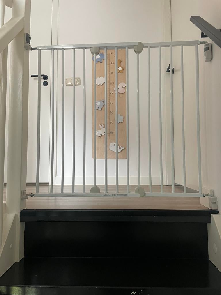 Safety 1st Wall Fix Traphekje Wit, (62-102) x 72.6 cm (BxH), Kinderen en Baby's, Traphekjes, Ophalen, Gebruikt, 100 tot 115 cm