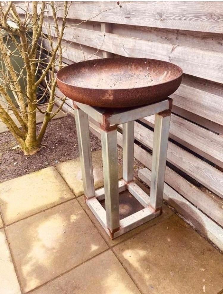 Vuurschaal op sokkel., Ophalen, Gebruikt