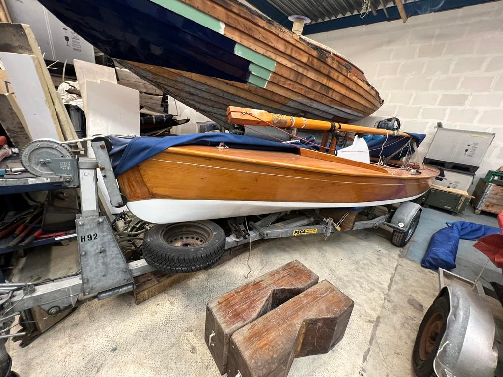 Sharpie 12m2 oud olympische klasse op geremde trailer, Watersport en Boten, Kano's, Ophalen, Gebruikt, Met peddels, Overige typen