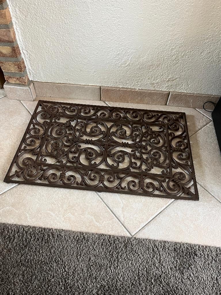 Grote deurmat van gietijzer . Metalen deurmat . 71.3x45.5 mm, Tuin en Terras, Deurmatten, Ophalen, Gebruikt, Gietijzer, Binnen