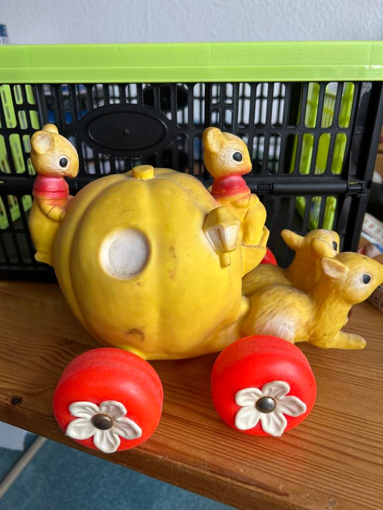 Vintage rubberen Assepoester pompoen koets met muisjes, Antiek en Kunst, Ophalen of Verzenden