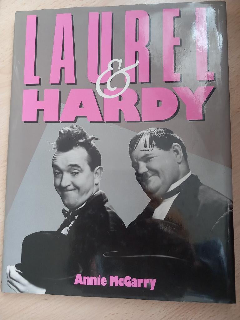 Laurel &Hardy/boek, Ophalen of Verzenden, Zo goed als nieuw, Tv, Gebruiksvoorwerp