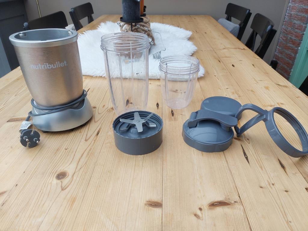 NutriBullet met twee bekers, Ophalen of Verzenden, Gebruikt, Blender