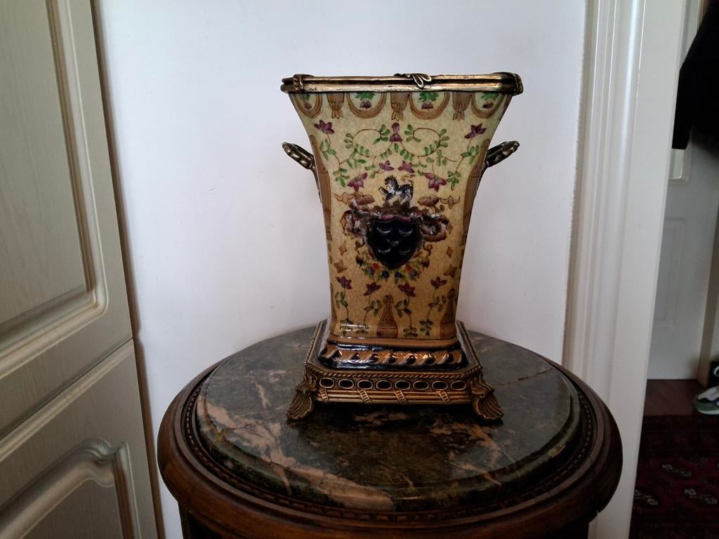 PORSELEINEN VAAS MET BRONZEN DETAILS, Ophalen of Verzenden