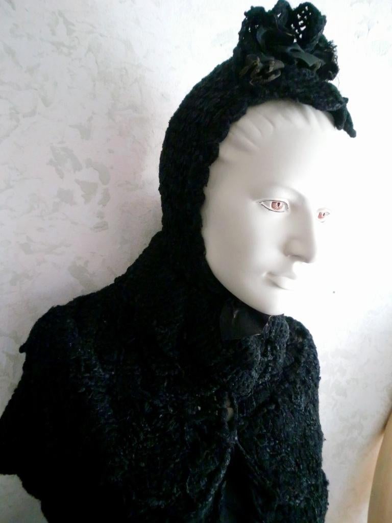 ANTIEK Zeeuws klederdracht zwart rouw muts & cape, Ophalen of Verzenden, Dames