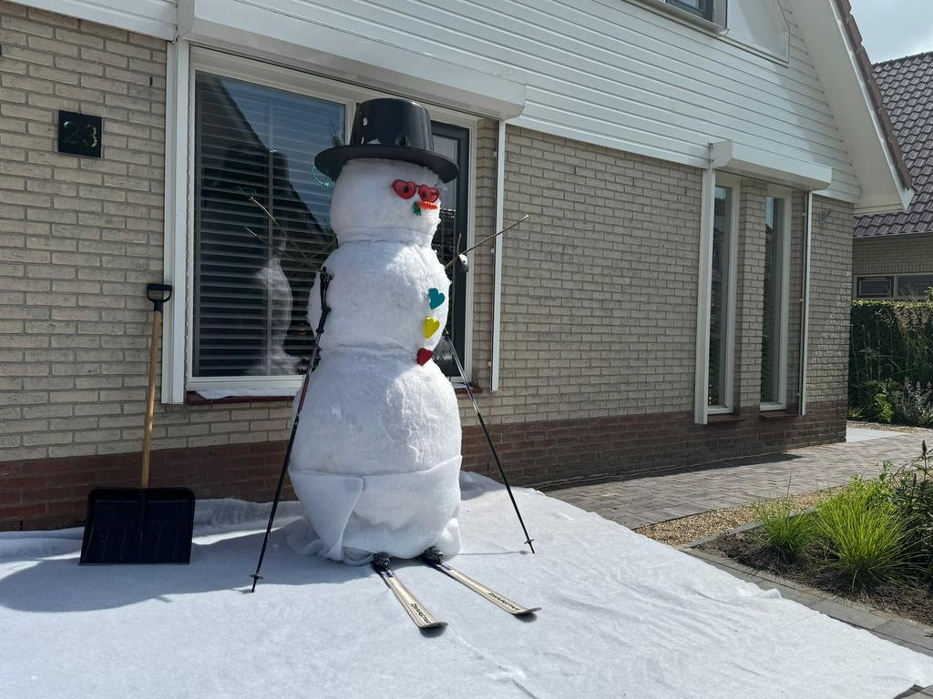 Te huur: Sneeuwpop ️ + ingebouwde sneeuwmachine. eyecatcher!, Ophalen, Gebruikt, Overige