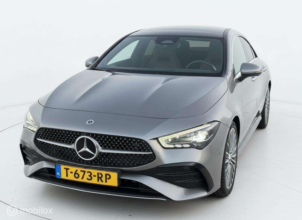 Mercedes CLA-klasse 180 AMG Line PANO|HUD|BURM|360CAMERA|LED, CLA, 136 pk, Gebruikt, Euro 6