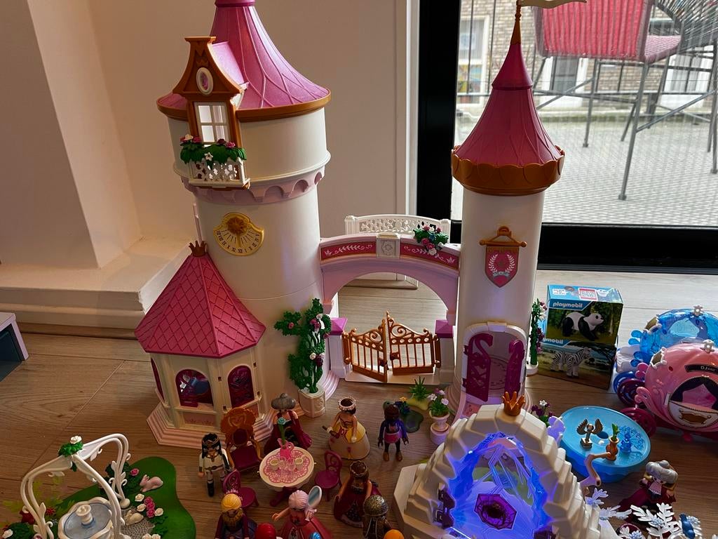 Playmobil kasteel met diverse themasets, Kinderen en Baby's, Speelgoed | Playmobil, Ophalen, Gebruikt, Complete set