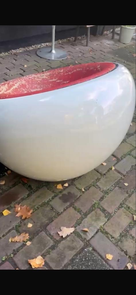 Witte kuipstoel egg pod met rode zitting - Gebruikt, Ophalen, Kunststof, Gebruikt, Wit