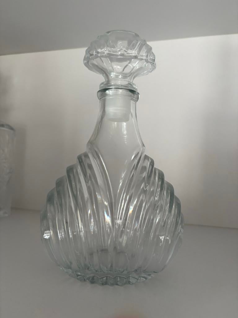 Decoratieve glazen karaf met sierlijke details, Ophalen