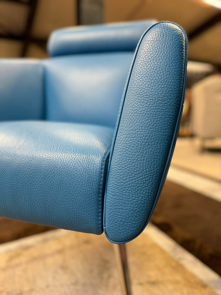 Nieuwstaat Leolux Marabis fauteuil blauw leer Design stoel, Leolux, Ophalen of Verzenden, Zo goed als nieuw, 50 tot 75 cm