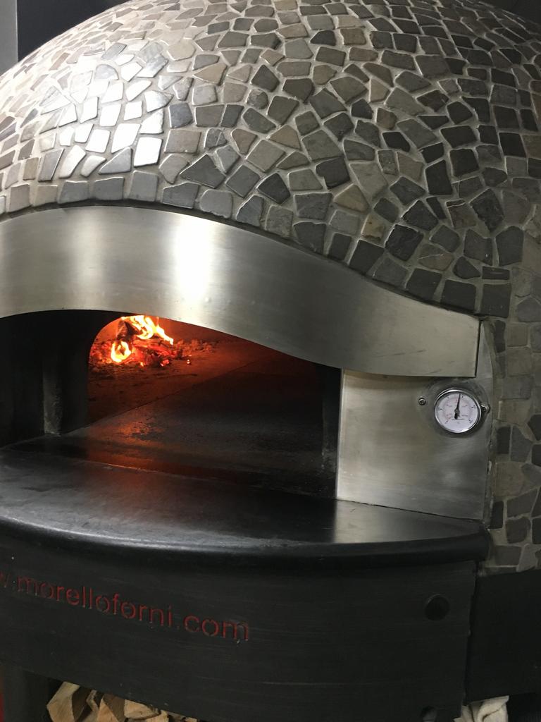 Unieke kans: Pizzeria met houtoven te koop