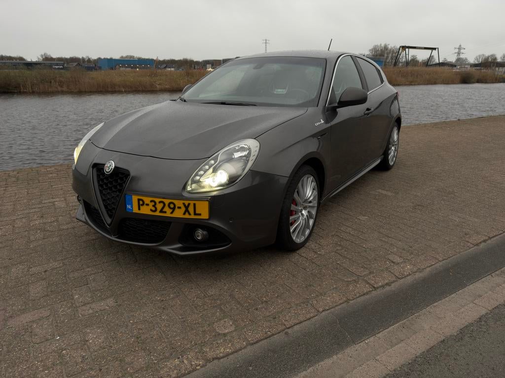 Alfa Romeo Giulietta 2.0 JTDm super veloce - automaat - 2015, Auto's, Alfa Romeo, 4 cilinders, Alcantara, 23 km/l, Diesel