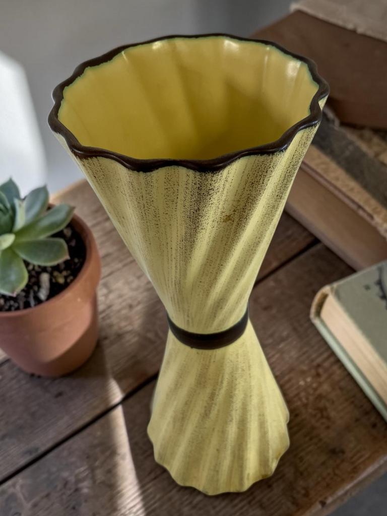 Unieke Plateelbakkerij Zuid-Holland Gouda Harvest vaas, Ophalen