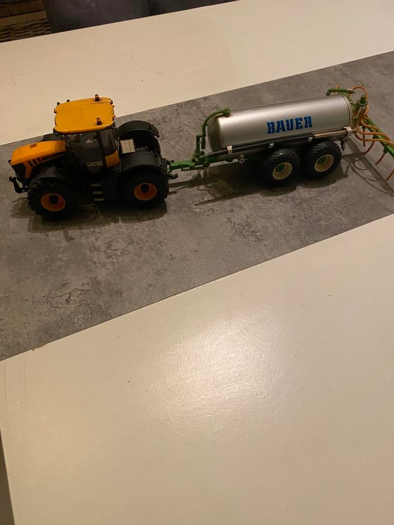 Britains JCB FASTRAC 4220 met giertank in goede staat, Ophalen of Verzenden, Nieuw, Tractor of Landbouw, Britains