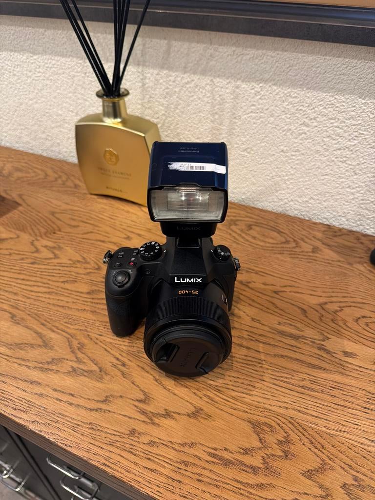 Panasonic Lumix G90 met flitser - Zo goed als nieuw, Spiegelreflex, Ophalen of Verzenden, Zo goed als nieuw, 4 t/m 7 keer