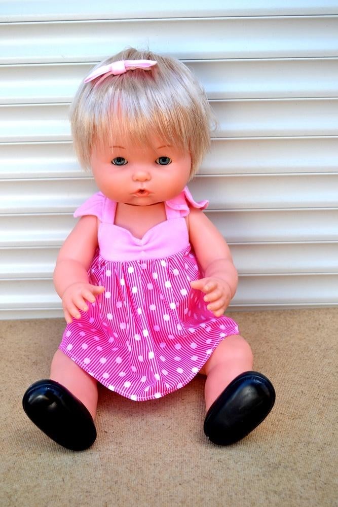 Mooie famosa nenuco pop NR 8756, Ophalen of Verzenden, Zo goed als nieuw, Pop